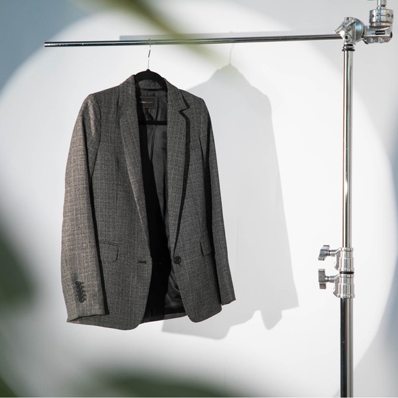 (SOLD) BCBGMAXAZRIA Blazer - Size XXS - Excellent Condition! - Picture 2 of 10